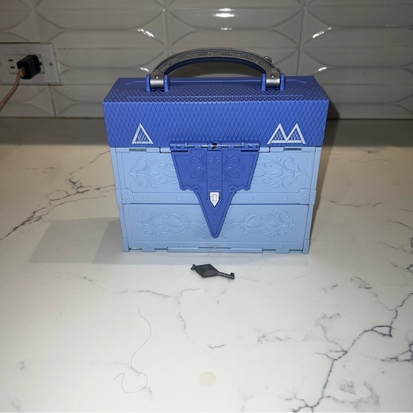 Disney Frozen 2- Pop Adventures Arendelle Castle Playset - Picture 5 of 5